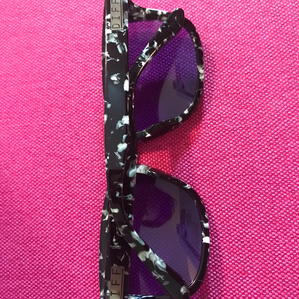 Diff Riley Sunglasses - Picture 3 of 8